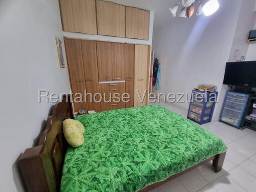 Ana Karina Molleja Vende Amplio Apartamento Zona Este Barquisimeto, Lara/ Akm