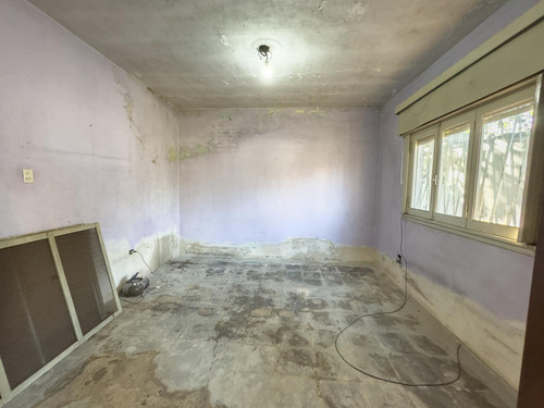 Reservada -casa Con Garage Y Patio A Refaccionar - Lanús Oeste