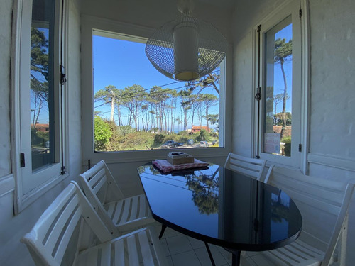 Casa En Punta Del Este En La Barra. Vista Al Mar Desde Planta Alta.