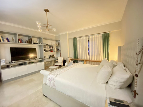 Apartamento En Venta En Paraiso De 3 Habitaciones + Estudio