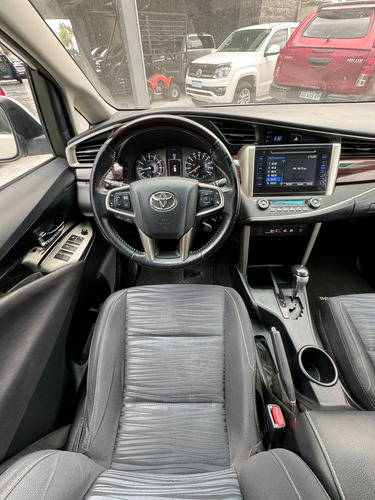 Toyota Innova 2.7 Srv 6at 8a