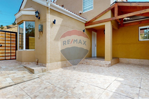 Entrega Inmediata | Casa Con Gran Patio Remodelada