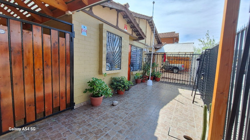 Vende Hermosa Casa, 3d/1b/ Amplio Patio_ Entrega Inmediata