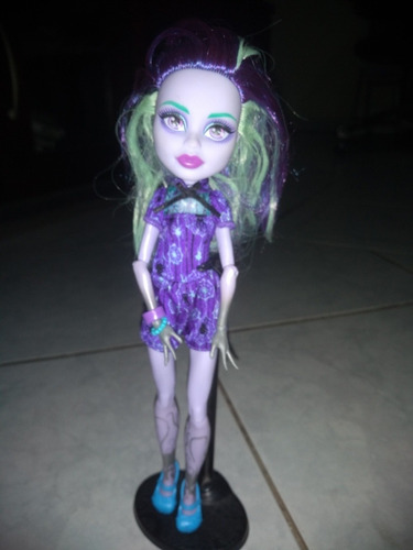 Monster High Muñeca Twyla Serie Coffin's Bean Con Accesorios
