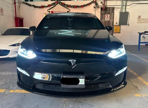 Tesla Model X 2024