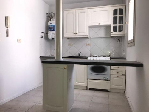Imagen 8 de 11 de Departamento En Alquiler 2 Amb De 75 Mts2 Sin Cochera - Plaza Mitre