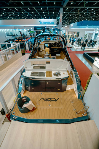 Lancha Azov Z380c Cabinada - 17 Pessoas - 2025 - 0km