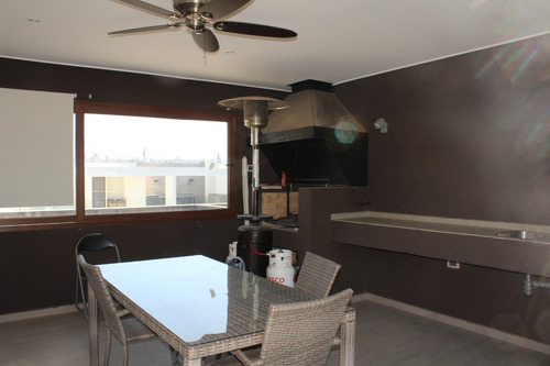 Triplex Con Amplios Espacios Y Modernas Comodidades