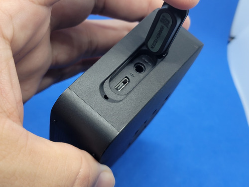 Bocina Inalámbrica Portátil Con Bluetooth Go 2 (Usado)