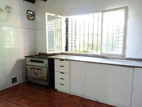 Casa Venta 3 Dormitorios 2 Baños 2 Cocheras 1 Patio Y Parrilla 300 Mts 2 Totales - City Bell