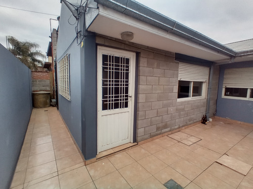 Casa Interna Con Dos Dormitorios A 6 Cuadras De La Estacion!!!