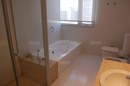 Imagen 23 de 30 de Apartamento Le Parc Piscina Piso Alto 3 Dormitorios Dependencia De Servicio Departamento En Venta Ubicado En Playa Brava, Punta Del Este, Punta Del Este / Maldonado