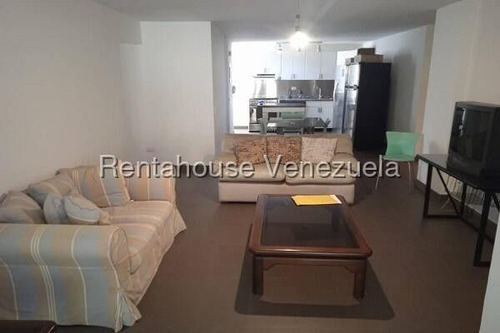 Excelente, Amplio Y Cómodo Apartamento En Venta, Ubicado En Piso Bajo Los Naranjos Rsz