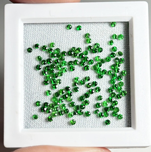 Tsvoritas Naturais Verde Intenso 40 Gemas 1,7 A 1,9mm Vvs1 Verde