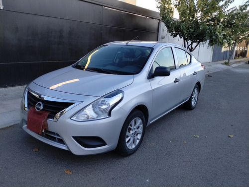 Excelente Nissan V Drive Color Plata Muy Buenas Condiciones!