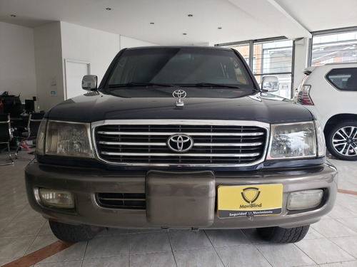 Toyota Land Cruiser Sahara 99 Gasolina 5.7 Mecánica Blindada