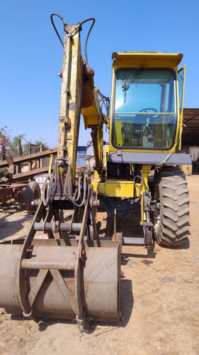 Carregadeira Cana Valtra Bm 100 4x4 2013 Com Motocana.