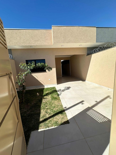 Vendo Casa Casa Com 03 Quartos Sendo Uma Suíte