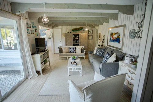 Casa Luminosa A Pasos Del Mar. 4 Piezas. Se Vende Amoblada