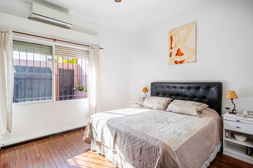 Casa En Venta Sobre Lote Propio En Saavedra