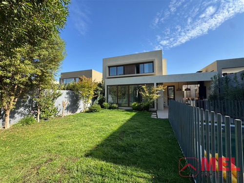Casa En Arriendo De 3 Dorm. Mas Serv Piedra Roja En Chicureo
