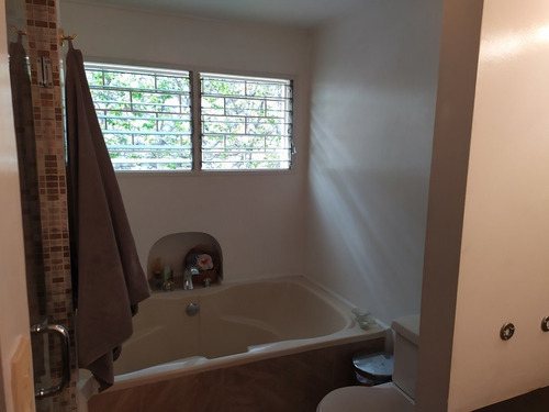 Imagen 11 de 26 de Venta, Casa. Cumbres De Curumo 419,15m2 3h+s+e/3b+s+e/3pe
