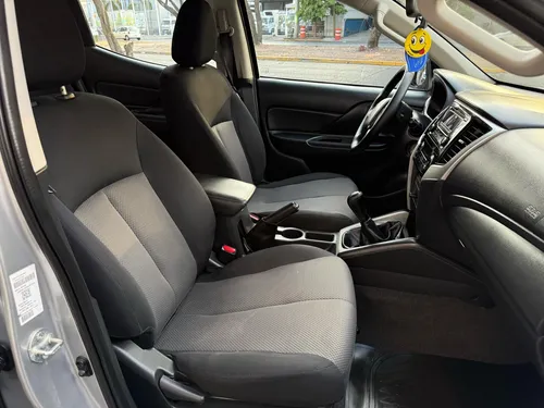 Mitsubishi L200 2.4 Cabina Doble 4x2 Mt
