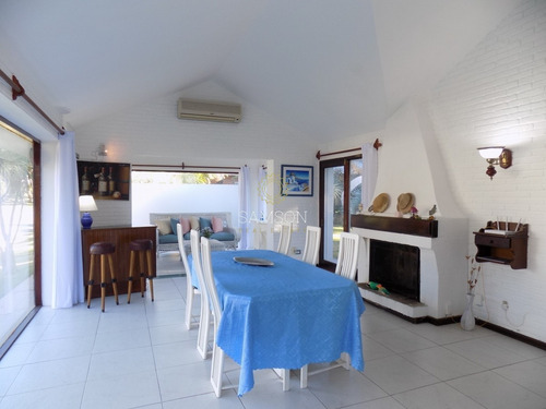 Muy Linda Casa En Alquiler, Punta Del Este- Ref: 59011
