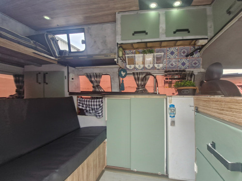 Kombi Home Com Teto Alto Imperdível