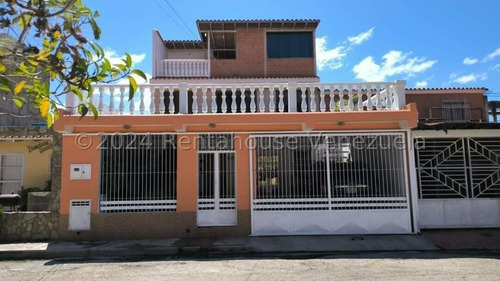 Gbf 25-15344 Turmero Centro Vendo Bella Casa Con Terreno Contácteme Ya.