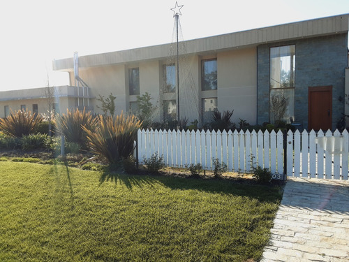 Casa De Lujo, Condominio Santa Teresita De Lisieux
