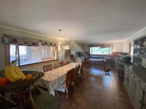 Casa En Arriendo De 6 Dorm. En Colina