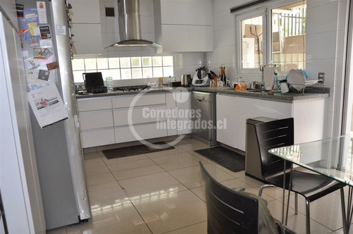 Casa En Venta De 5 Dorm. En Lo Barnechea