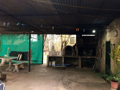 Venta De Granja En Melilla Con Cuatro Casas.