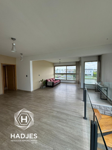 Casa En Venta, Nuevo Quilmes Moderna Con Piscina A La Laguna