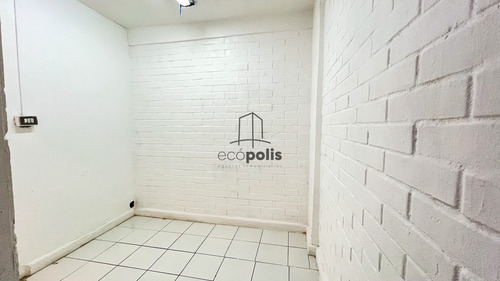 Local De 34 M² En Stripcenter Con Alto Flujo De Clientes