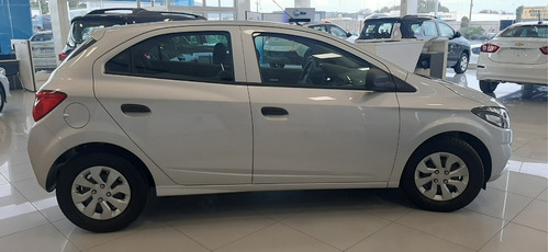 Imagen 16 de 20 de Chevrolet Onix 1.4 Joy 5 Puertas Base 2023