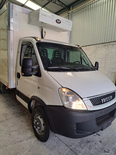 35s14 Caminhonete Bau Refrigerado .
