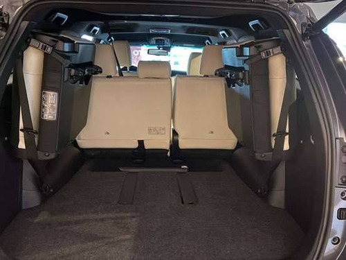 Toyota Hilux SW4 2.8 D-4D TURBO DIESEL DIAMOND 7L 4X4 AUTOMÁTICO