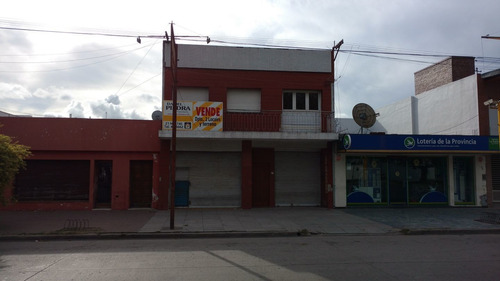 Dos Locales Y Departamento  Sobre Avenida