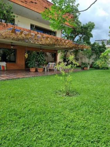 Ana Maria Arteaga, Vende Casa En Altos De Guataparo, Valencia.