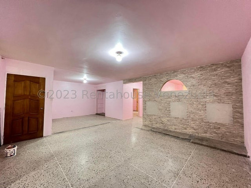 Se Vende Conservado Apartamento Maracay Zona Centro 24-9986 Al