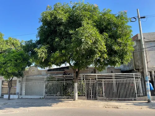 Casa Con Local Comercial