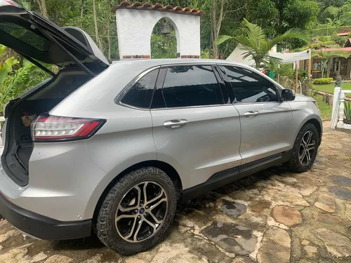 Ford Edge 3.0 titanium