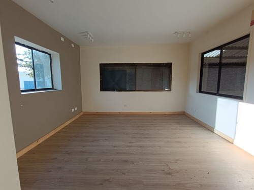 Arriendo Bodega 300 M2 Con Oficinas Y Trifasico, Quilicura