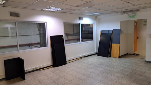 Deposito 2000 M2, Son 1500 M2 De Terreno Con Salida Dos Calles, Instalación De Incendios, Ventilación Electromecánica, Oficinas, Ascensor, Aire Acondicionado!!