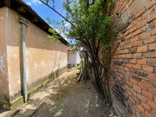 Cauquenes, Local Comercial, 976 M2 Terreno (86224)