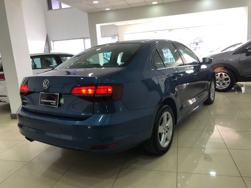 Imagen 6 de 15 de Volkswagen Vento 2.0 Luxury Manual 2015