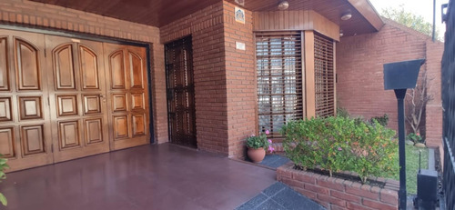 Imagen 2 de 30 de Hermosa Casa Con Gran Terreno