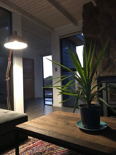 Casa Amoblada En Venta De 4 Dorm. En Los Molles